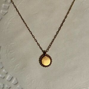 Elegant Gold Pendant Necklace